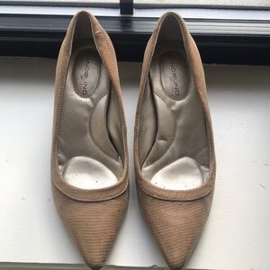 Bandalino beige kitten heels